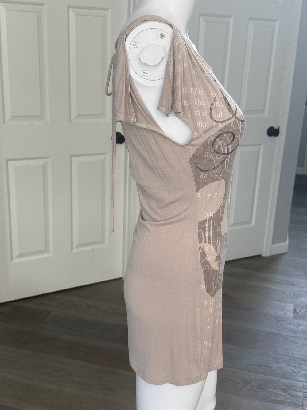 Guess Beige Taupe Skull Graphic Tee Open Back Cap Butterfly Sleeves Mini Dress-M - Picture 3 of 7
